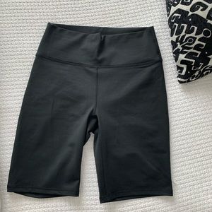Fabletics High-Waisted Biker Shorts 🖤